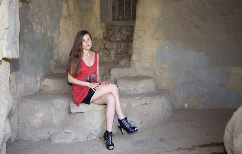 Female model photo shoot of Rachel Slonov in Old LA Zoo
