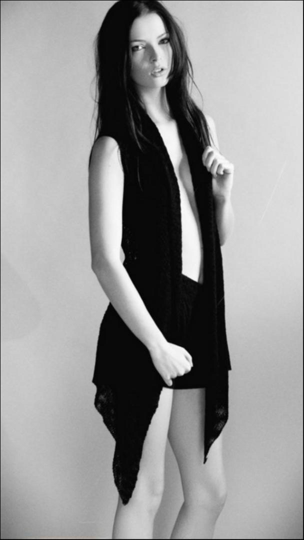 Female model photo shoot of Tara Cassidy