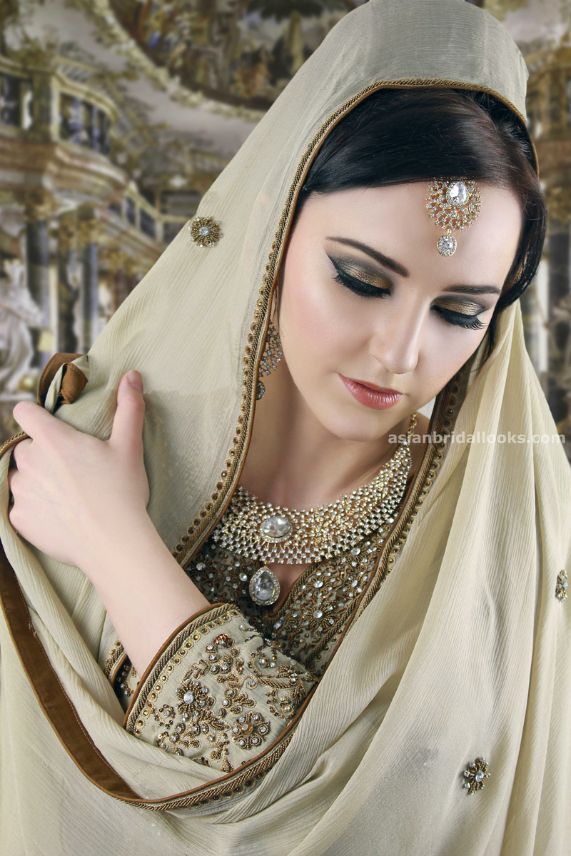 Female model photo shoot of Nayyar Khan