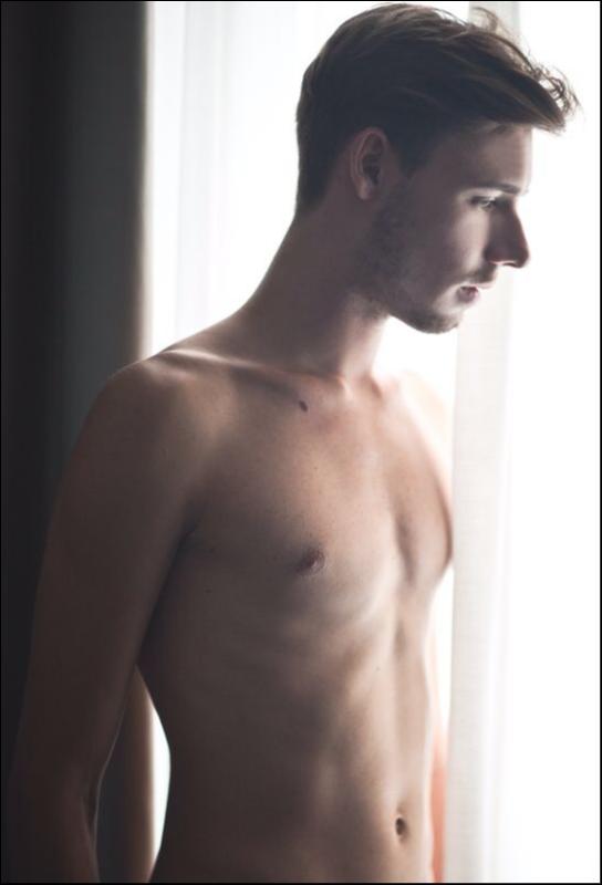Male model photo shoot of Nicolocastagna by Jake Weisz