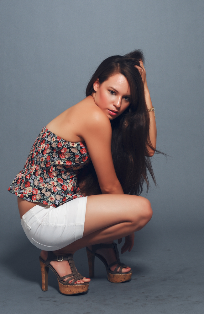 Female model photo shoot of Iris Celis