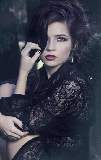 Female model photo shoot of aannaabbeell in https://www.facebook.com/AnabellPhotography