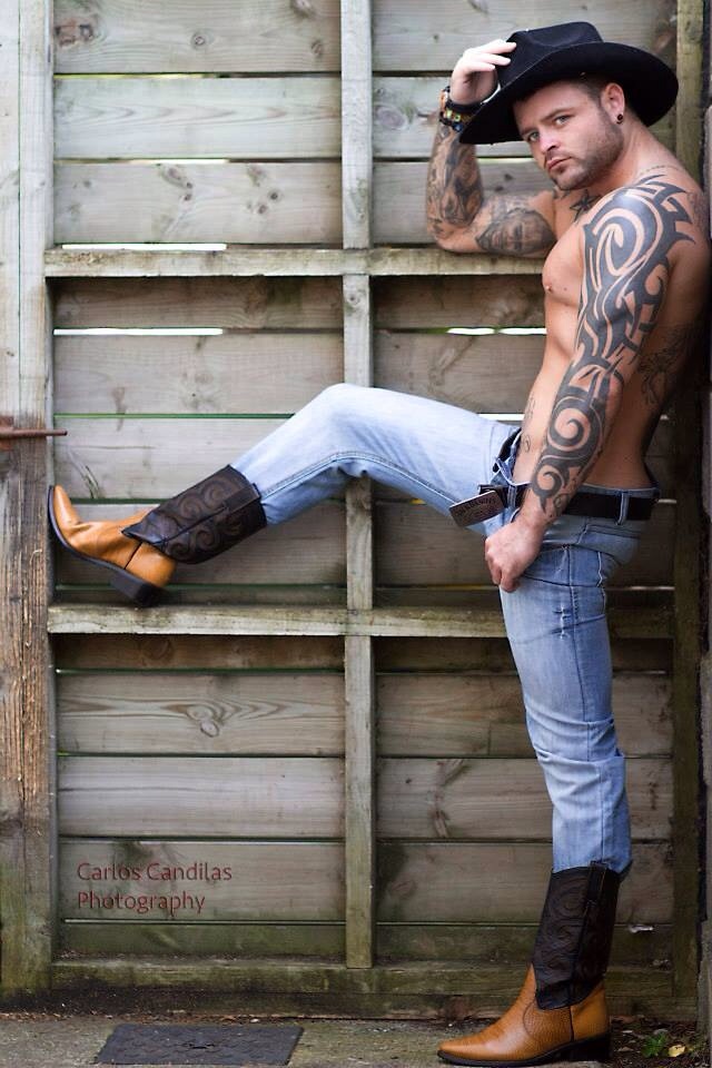 Male model photo shoot of Derek Menton