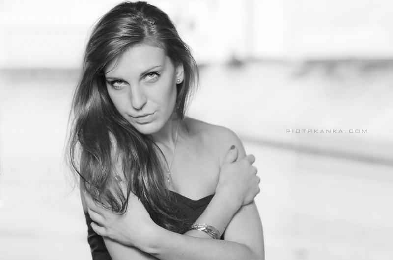 Female model photo shoot of Gabriela_3