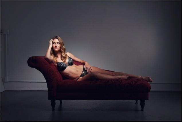 Female model photo shoot of Samantha Royce