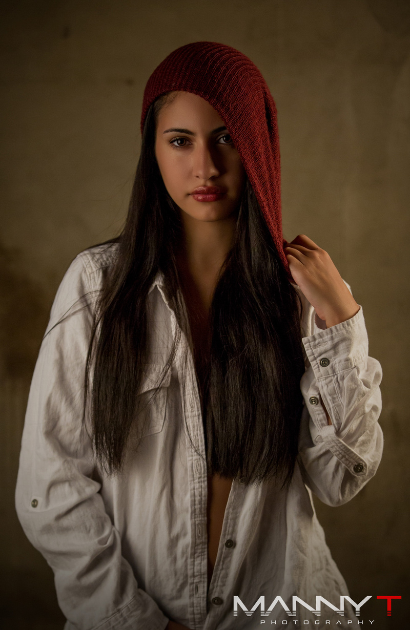 Female model photo shoot of Sandra Builes