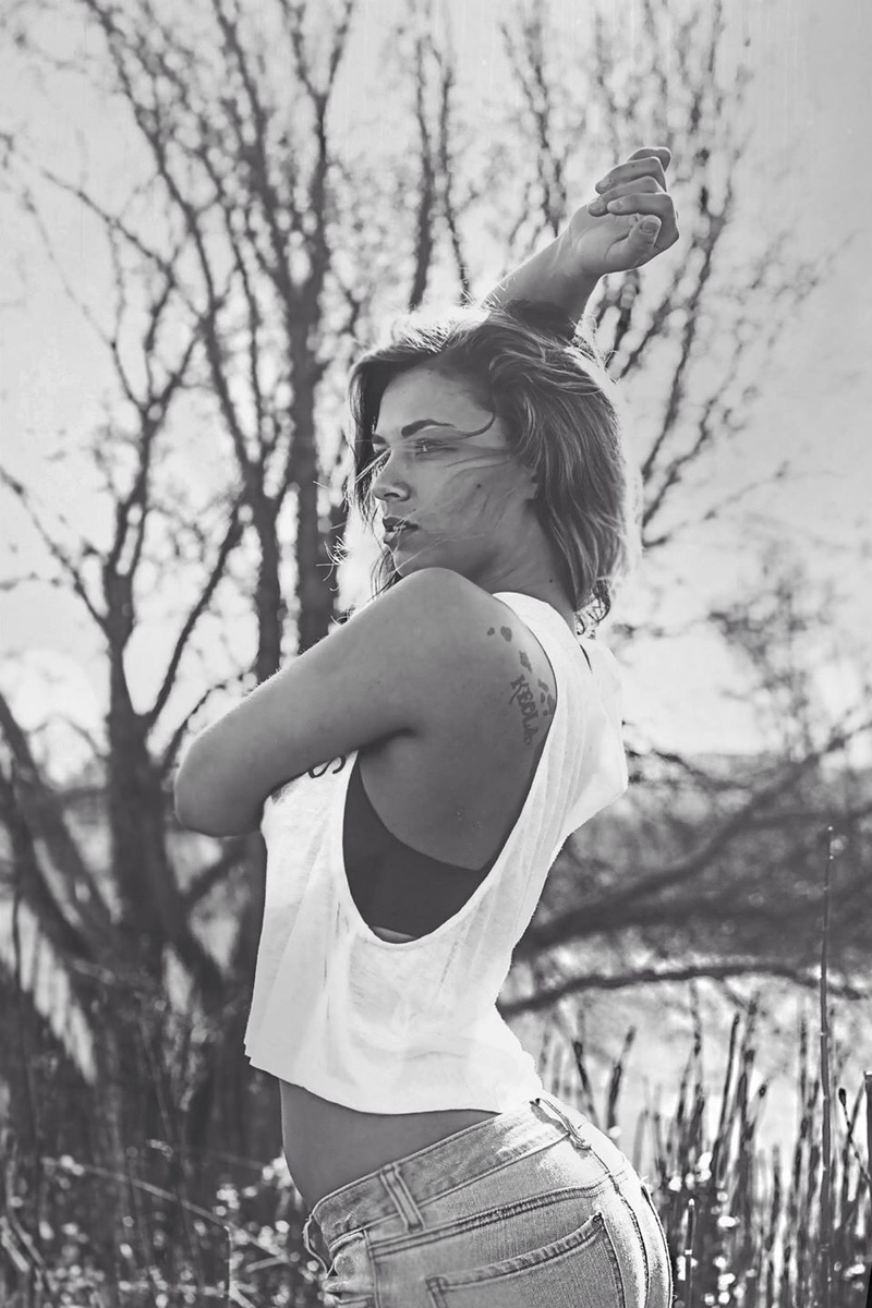 Female model photo shoot of Alexa Harter