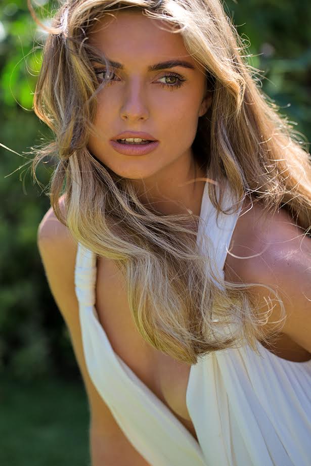 Female model photo shoot of Karolina B