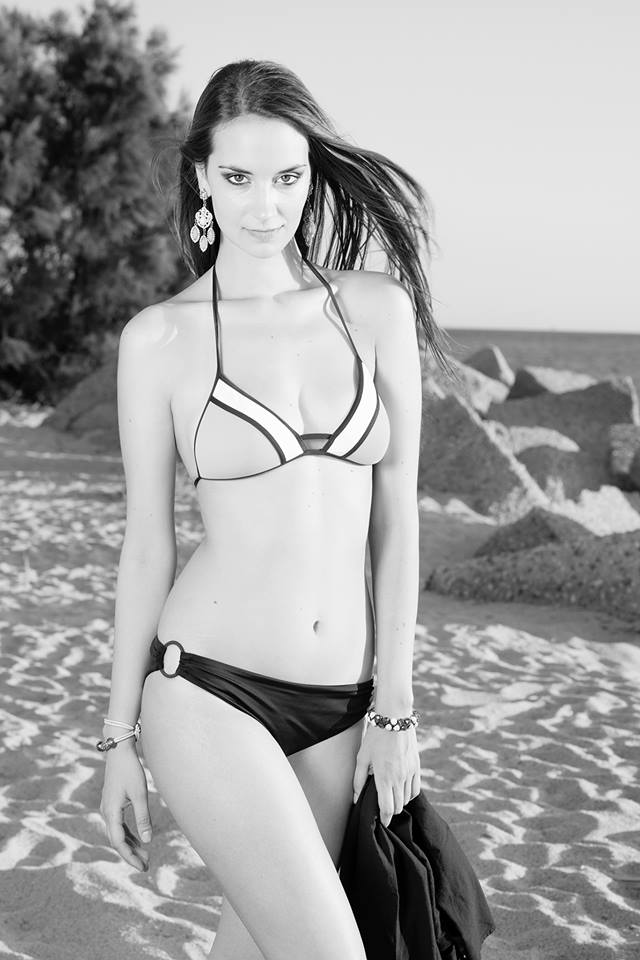 Female model photo shoot of Veronica Barone