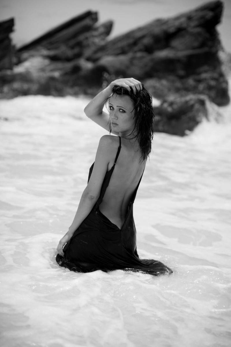Female model photo shoot of Lauren Oakley in Horseshoe Bay Beach - Bermuda