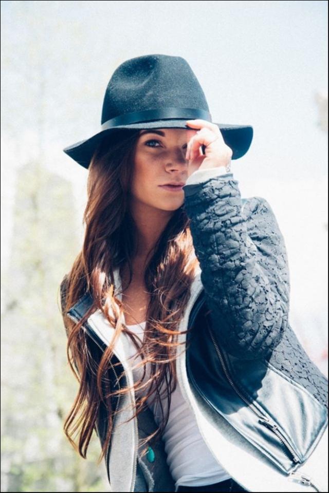 Female model photo shoot of Lindsay McLaughlin-