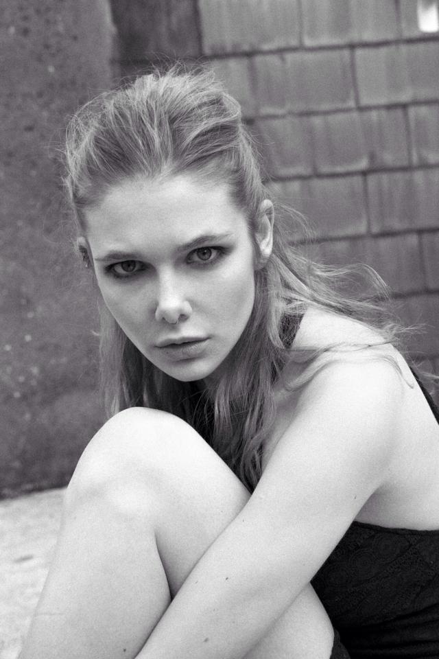 Female model photo shoot of Anna Bel
