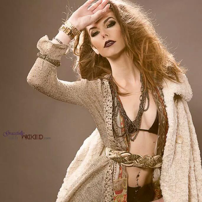 Female model photo shoot of Skylar Brown