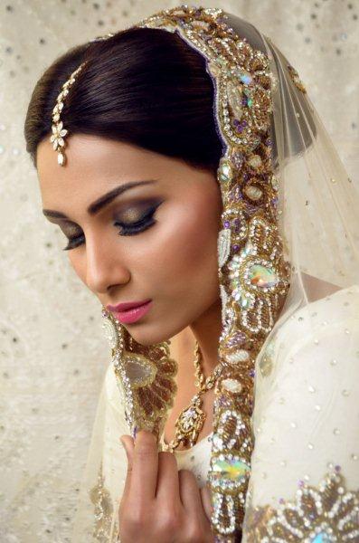 Female model photo shoot of Naz khan in london