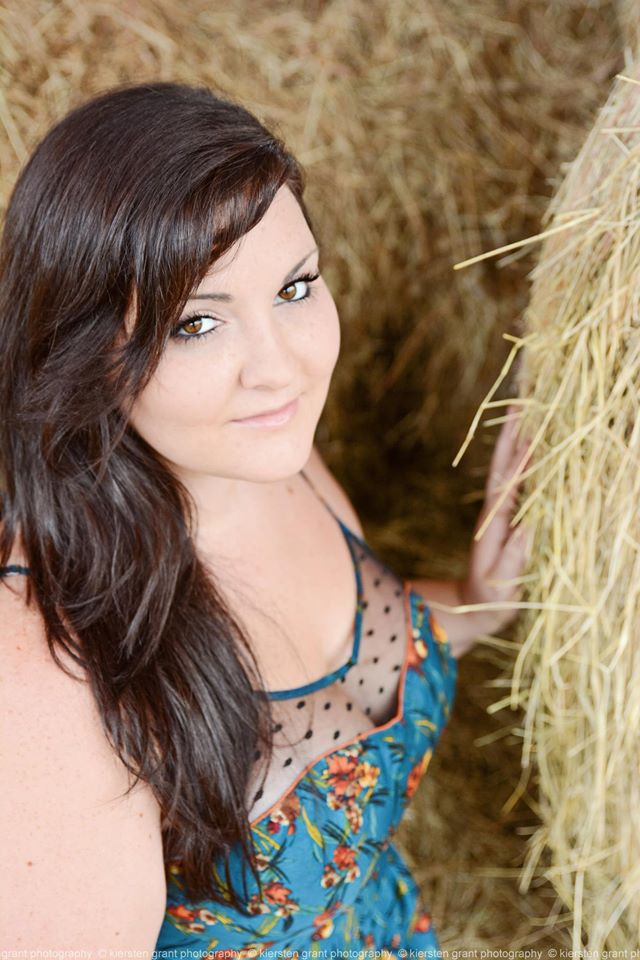 Female model photo shoot of Mallorie in Beanblossom Stables Callaway, FL