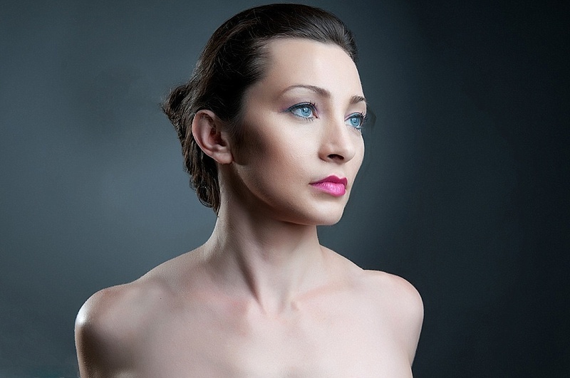 Female model photo shoot of Sofia Isabella 