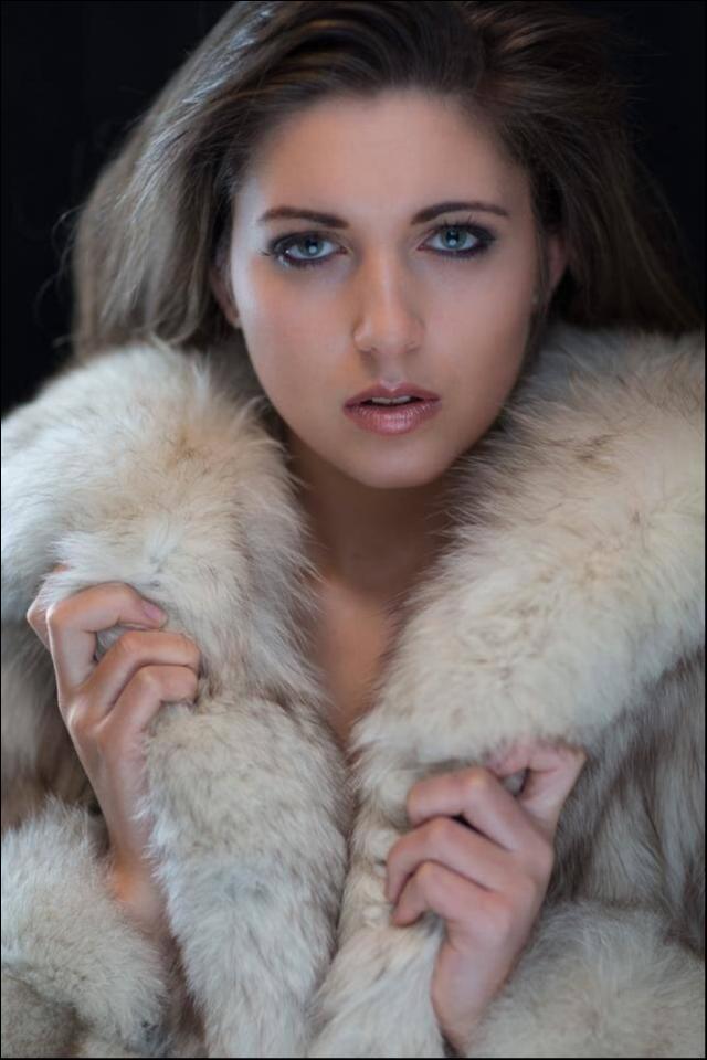 Female model photo shoot of Amanda Louise Brown