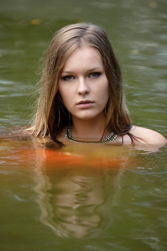 Female model photo shoot of NathalieVH