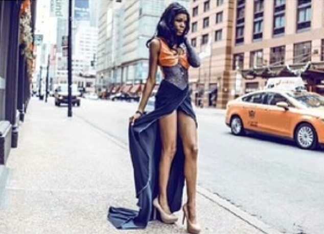 Female model photo shoot of ReynaMonroe in Downtown chicago