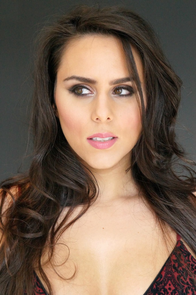 Female model photo shoot of Laura Cuadrado