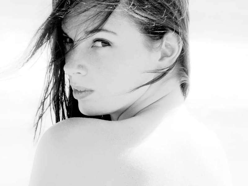 Female model photo shoot of Samantha Strafford