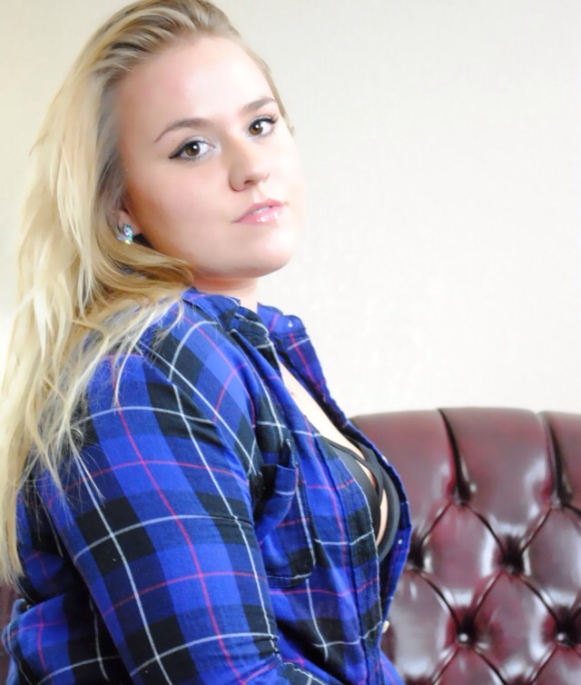 Female model photo shoot of Sierra_purkey