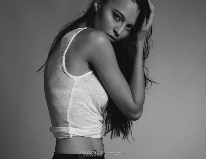 Female model photo shoot of Anastasia Ponomar