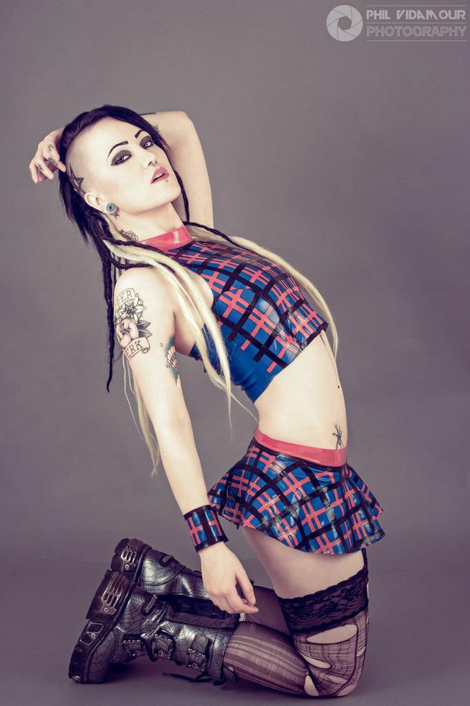 Female model photo shoot of DirtyPrettyLatex