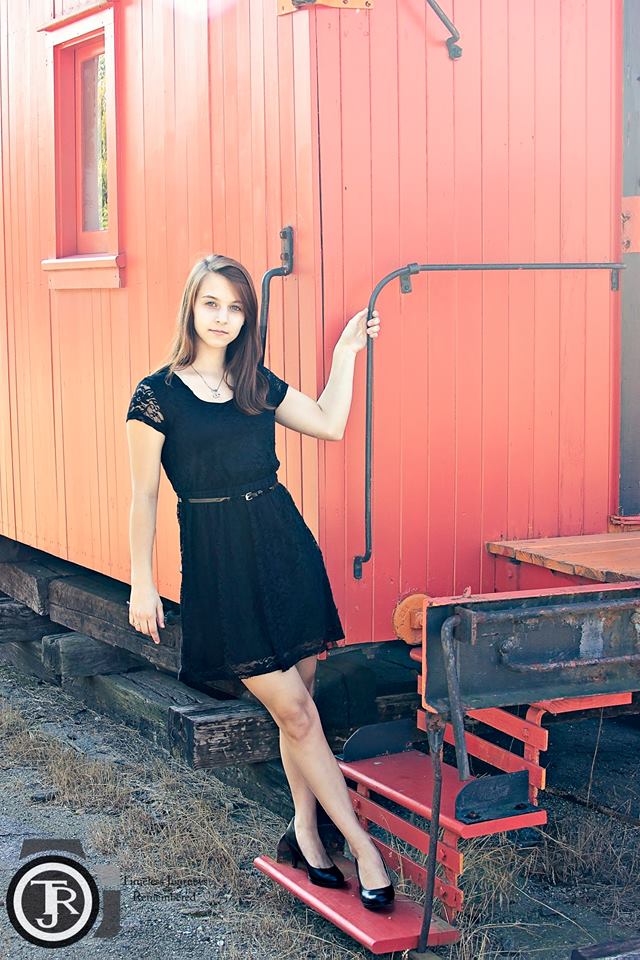 Female model photo shoot of Lono in New Hampshire