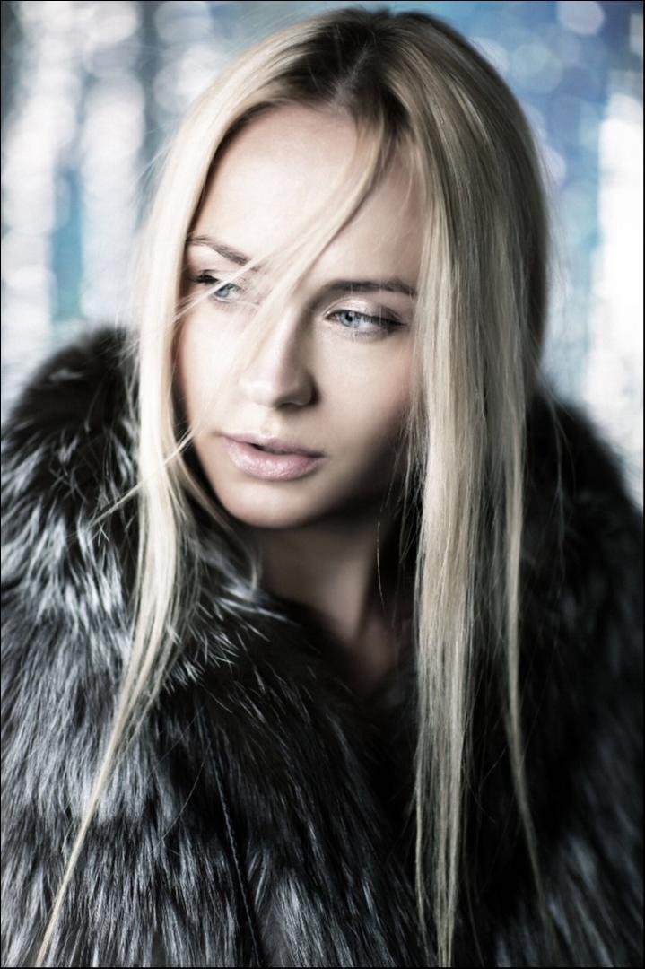 Female model photo shoot of Kristalik_kd by Kendra Paige