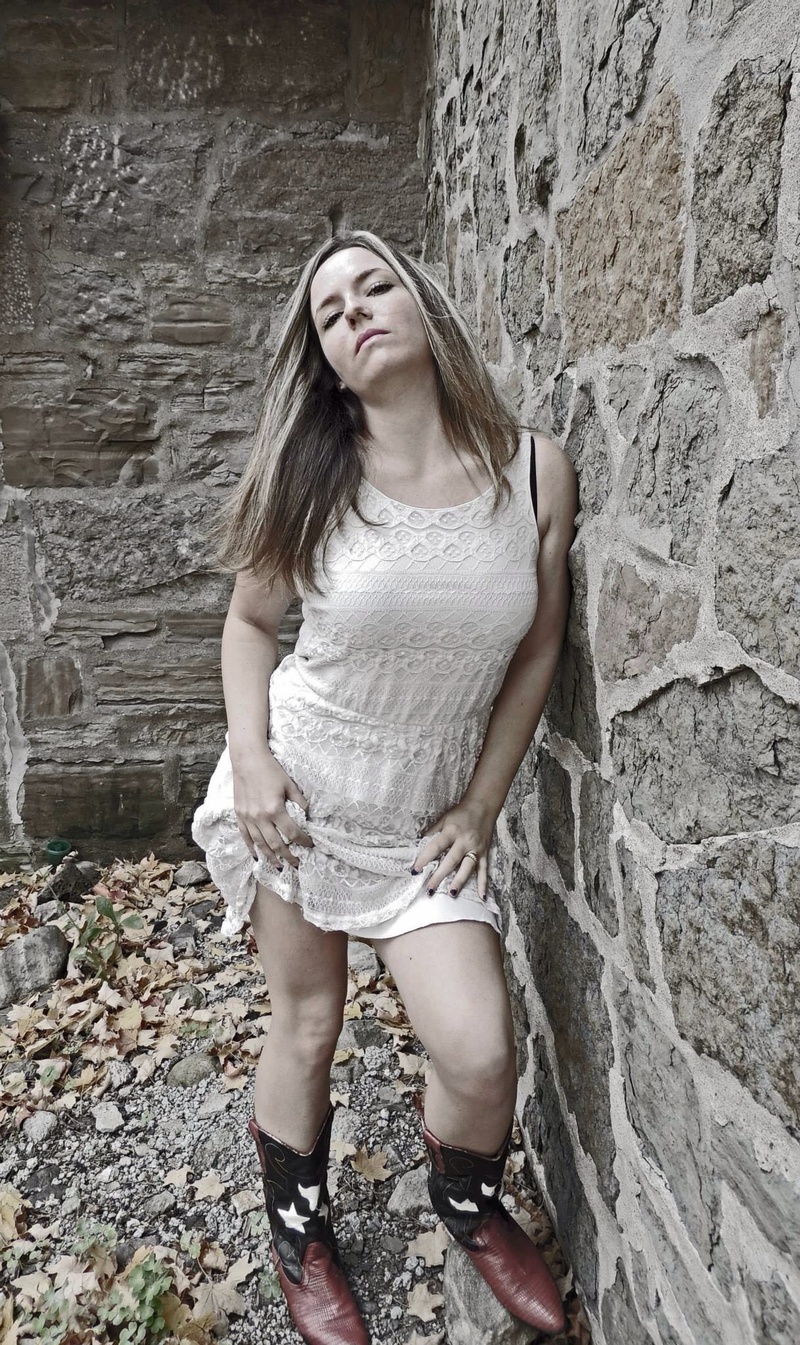 Female model photo shoot of Missmichaud