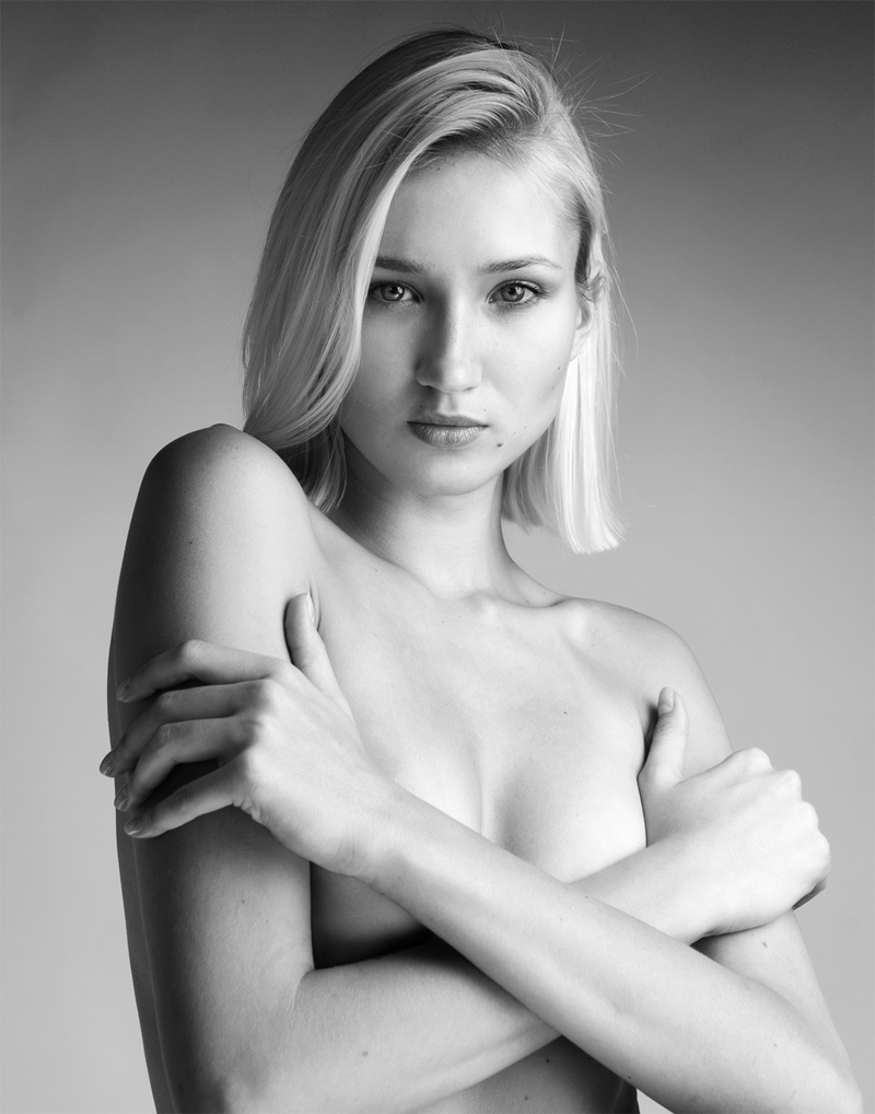 Female model photo shoot of Sasha Liiv