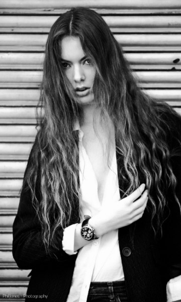 Female model photo shoot of Melanie Nicholson