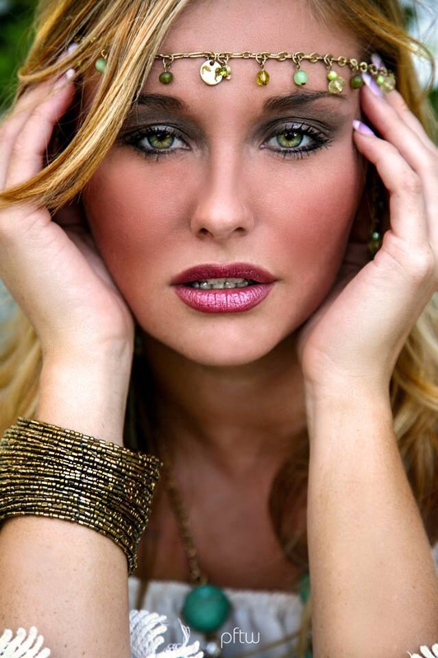 Female model photo shoot of Rachel V Shepherd