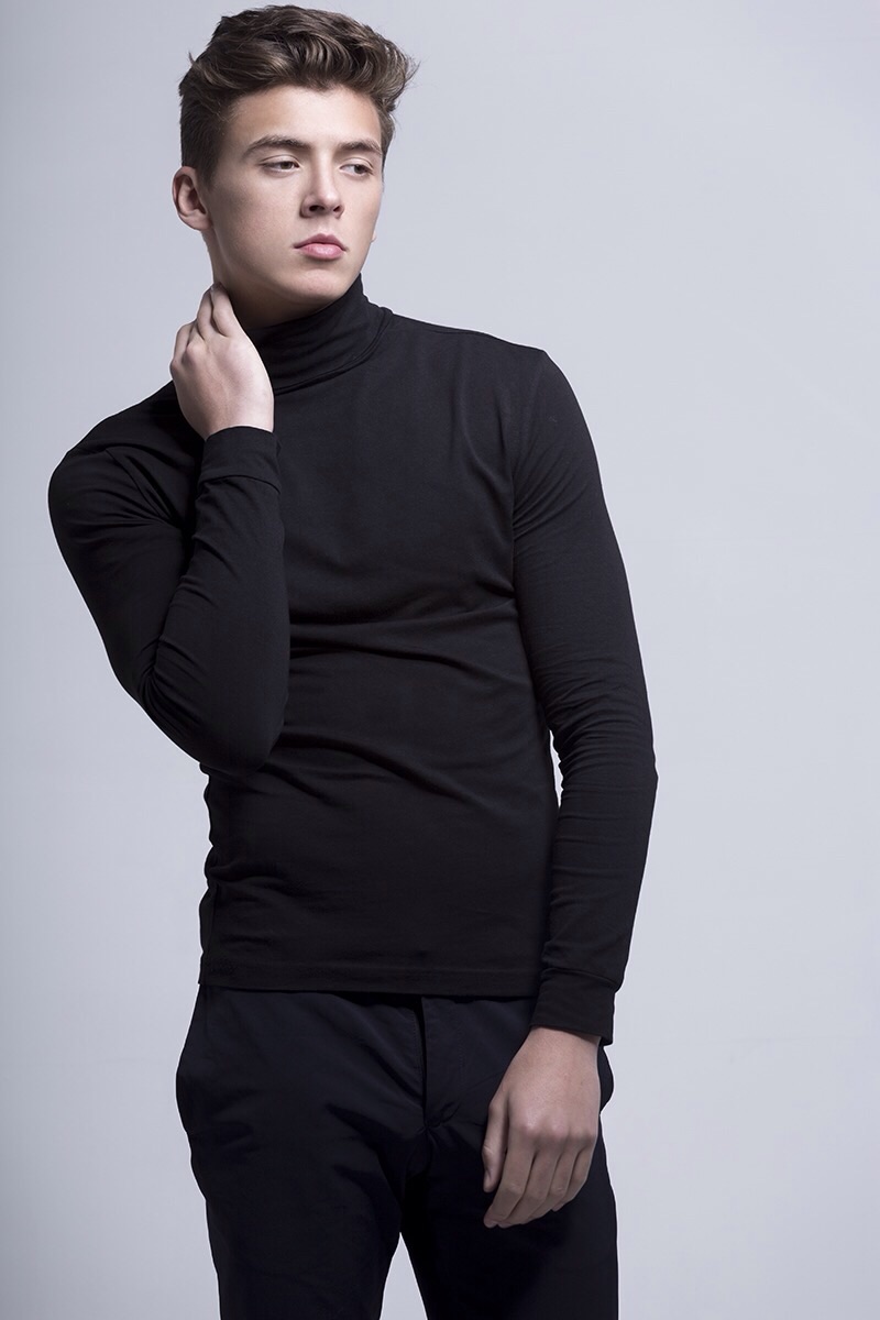 Male model photo shoot of Fernando Kingsley 