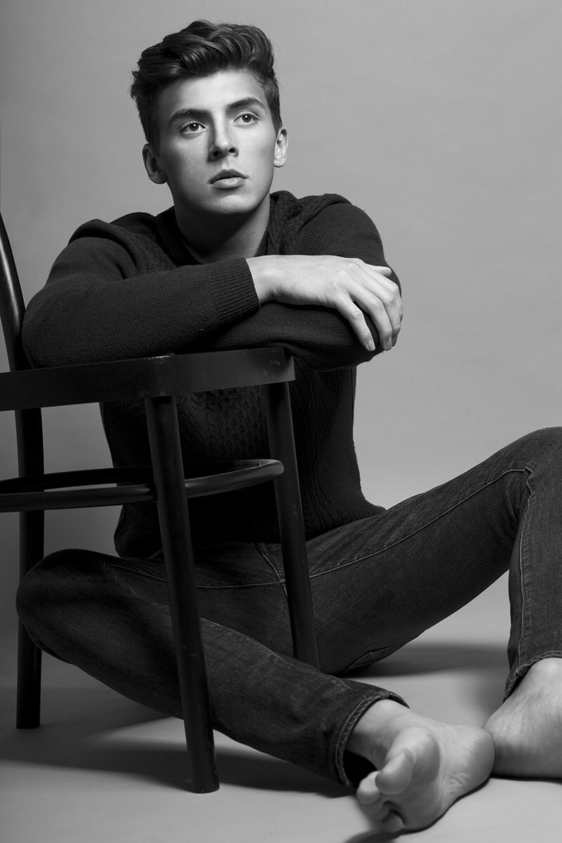 Male model photo shoot of Fernando Kingsley 