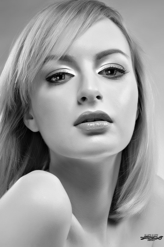 Female model photo shoot of Alessa_Aleks
