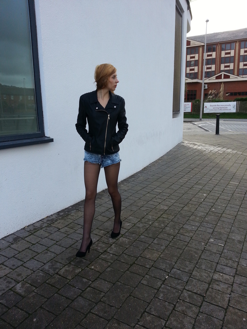 Female model photo shoot of emily990 in Swansea