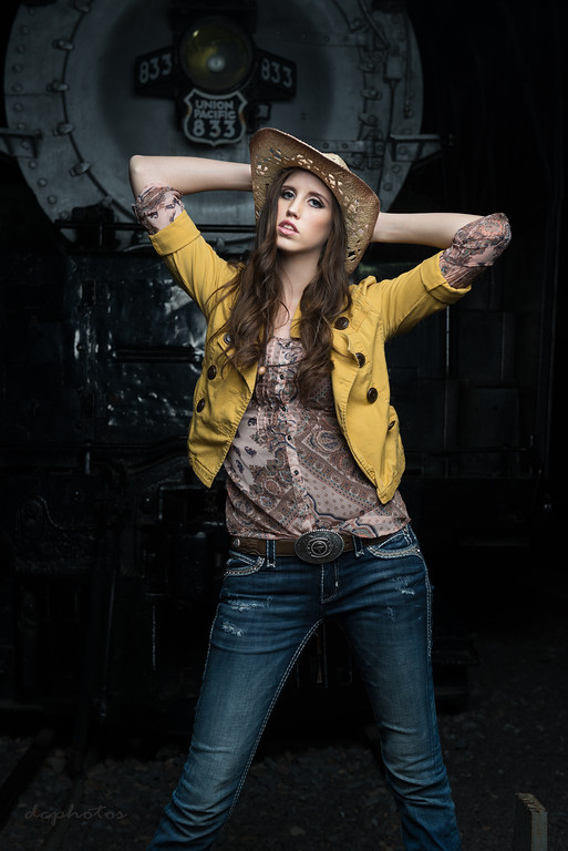 Female model photo shoot of Jessica Carter