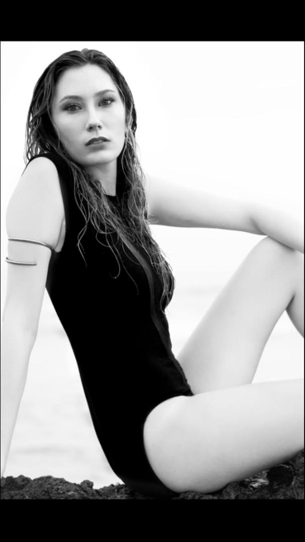 Female model photo shoot of Karalyne Thomas