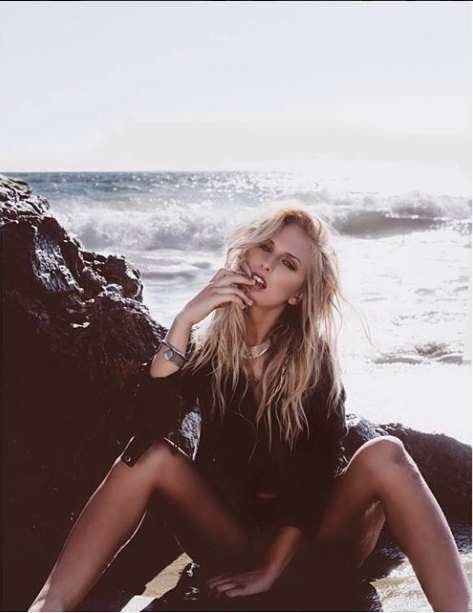 Female model photo shoot of Belen Elise in Venice Beach, California