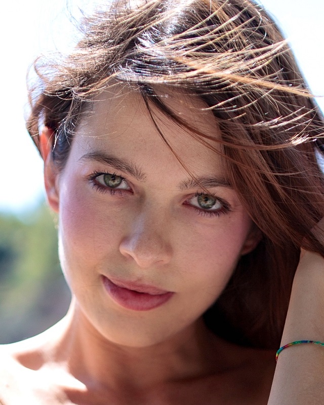 Female model photo shoot of Deniz Deniz
