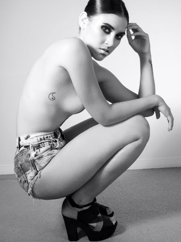 Female model photo shoot of Tiana Clark