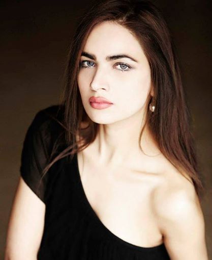 Female model photo shoot of Humaira Asghar Ali