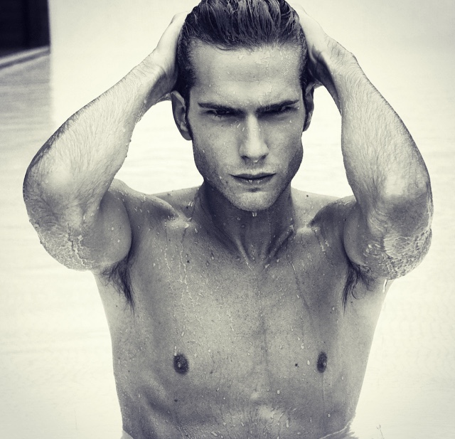 Male model photo shoot of Pau_