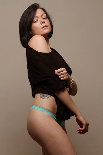 Female model photo shoot of MistyMinx by Joon