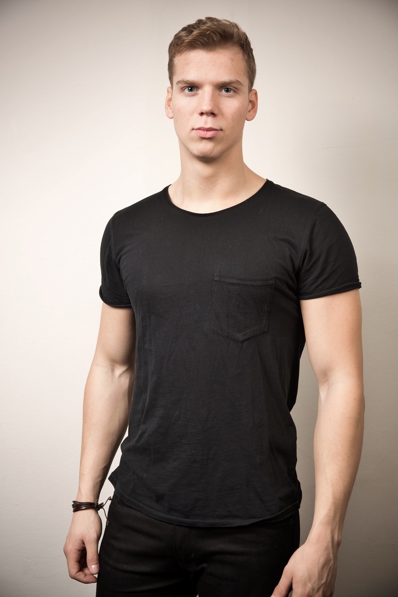 Male model photo shoot of NiclasTennmark