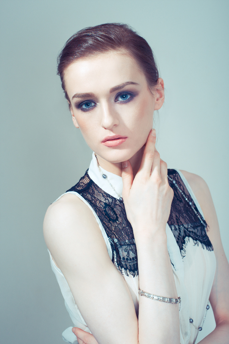 Female model photo shoot of Hannah Peachy Taylor