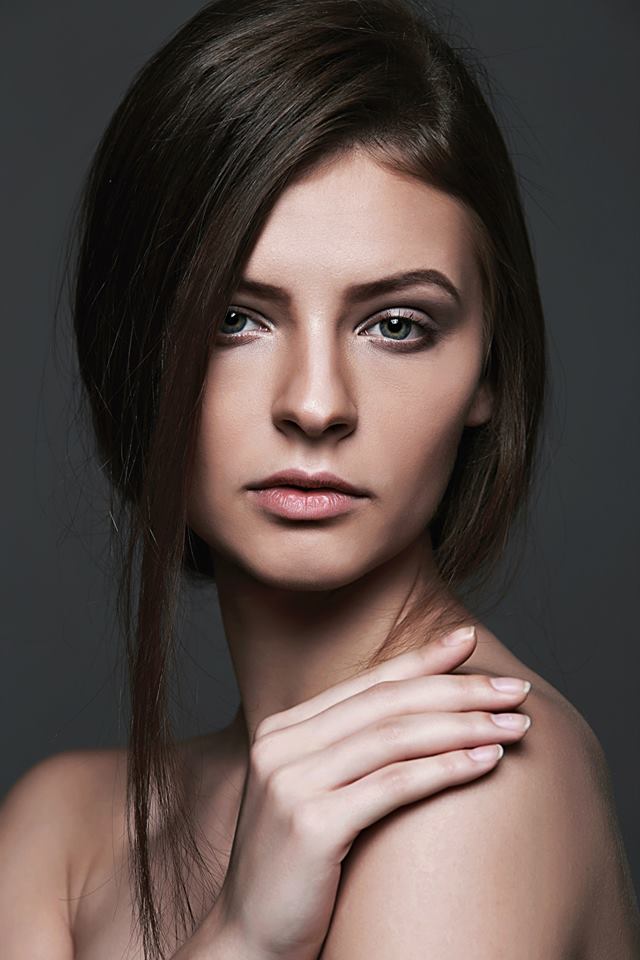 Female model photo shoot of Vinna Gracia