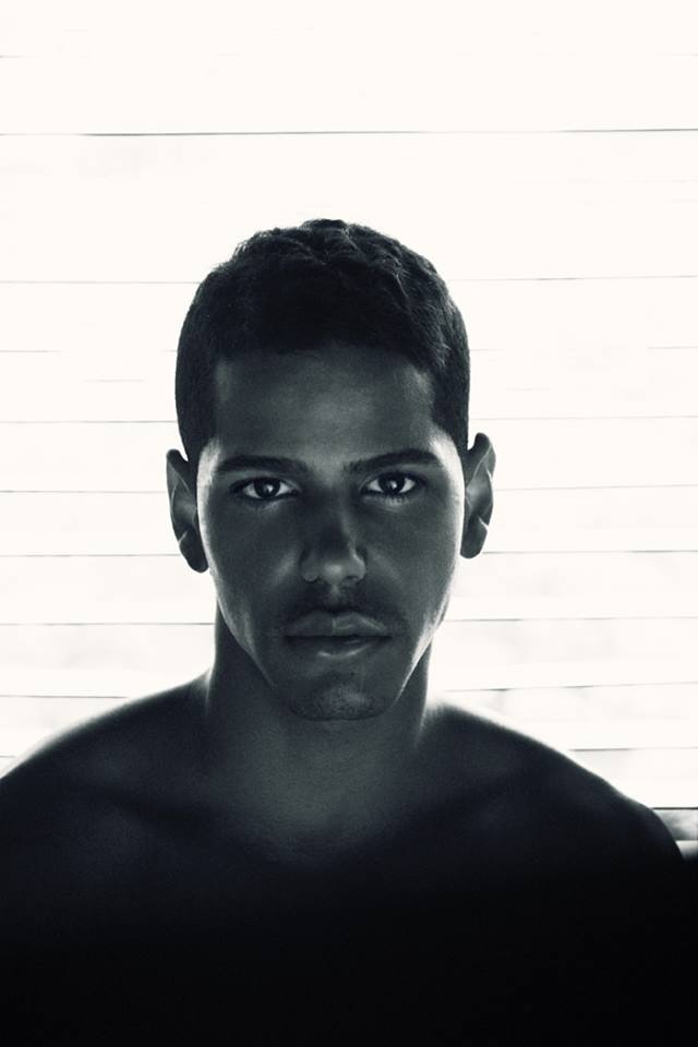 Male model photo shoot of ALEJANDRO EDISON 